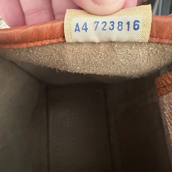 Vintage Dooney & Bourke All Weather Leather Crossbody/Shoulder Bag - Picture 10 of 12